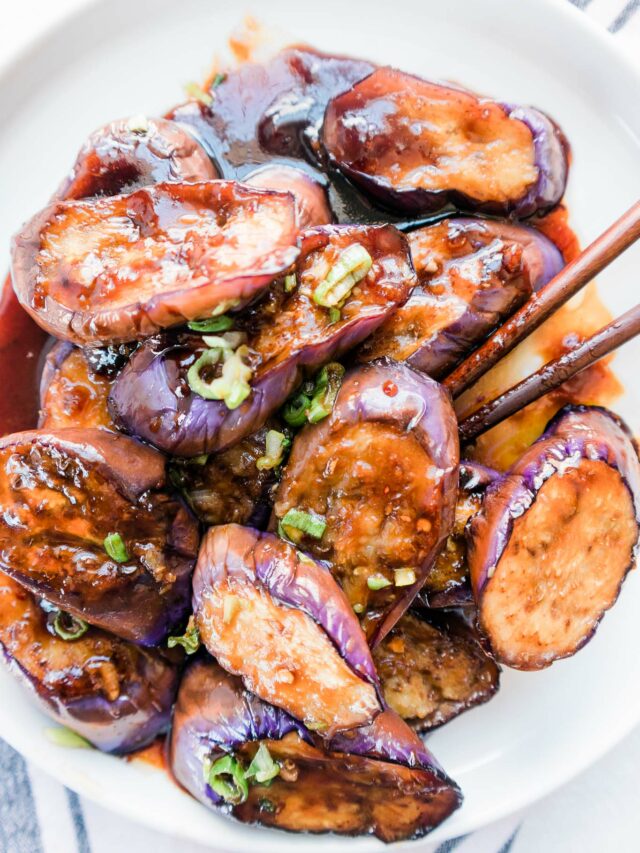 Eggplant in Garlic Sauce - BEYOND THE NOMS