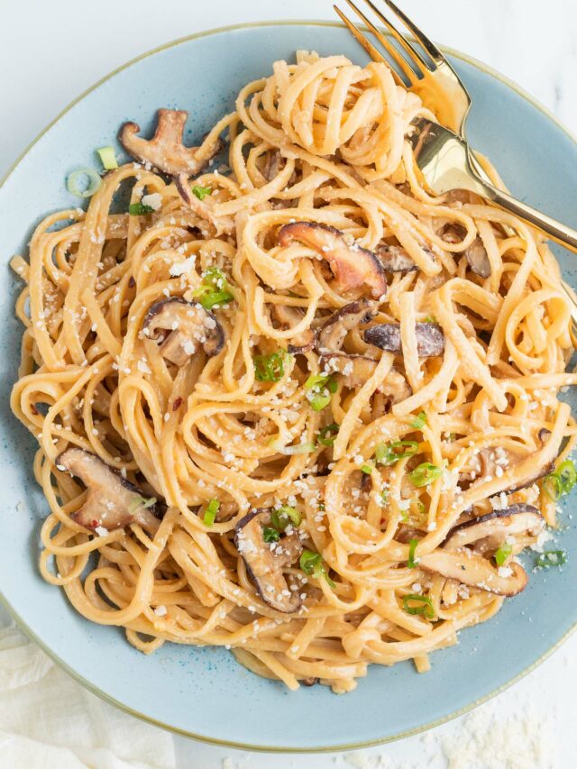 Creamy Garlic Butter Miso Pasta with Shiitake Mushrooms - BEYOND THE NOMS